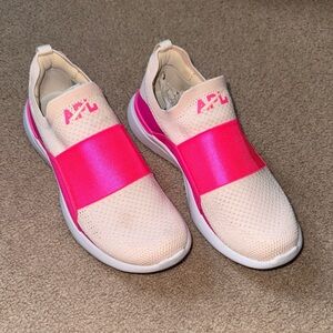APL Techloom Bliss sneaker women’s size 5 crème fusion pink white